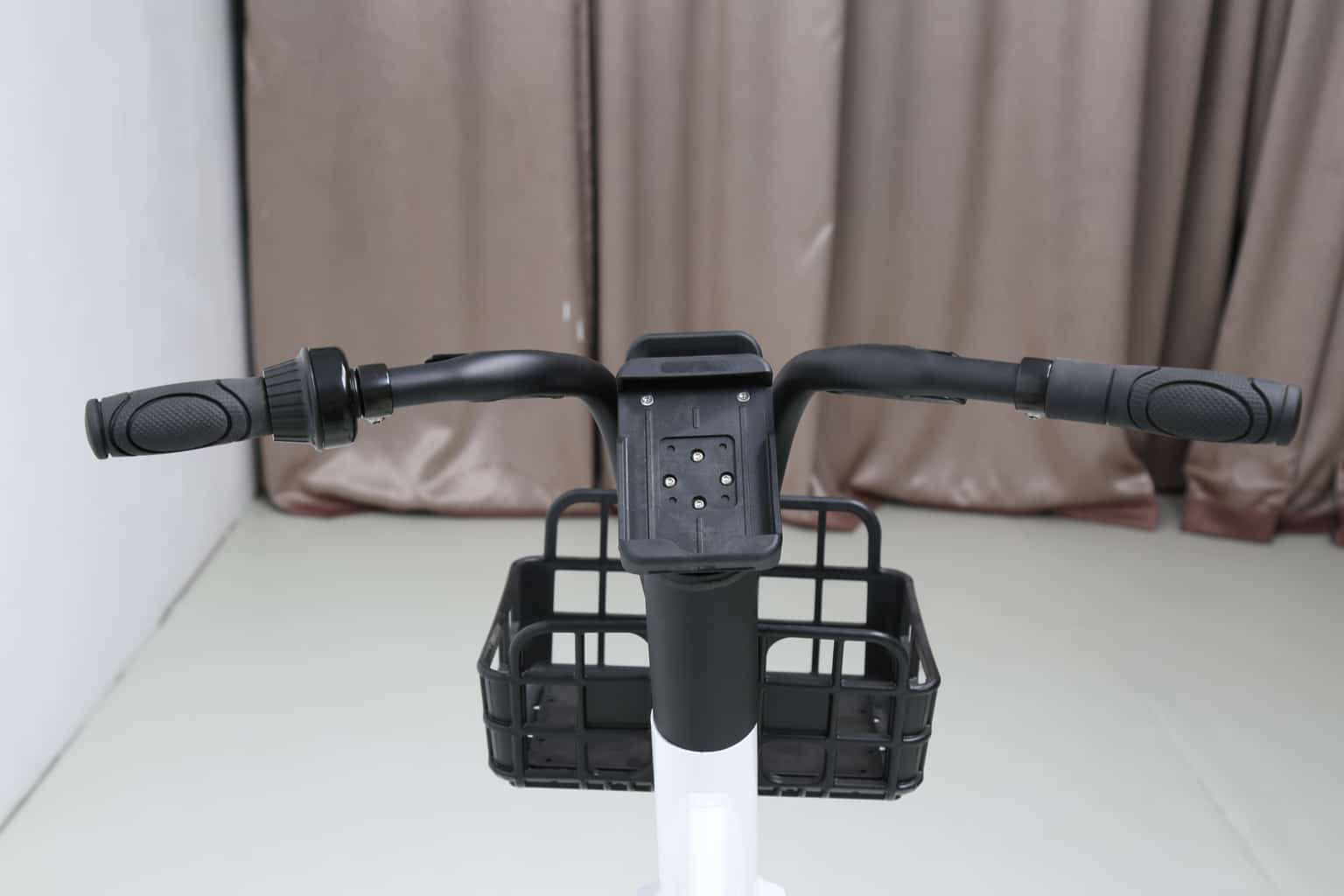 Secure phone mount for easy navigation