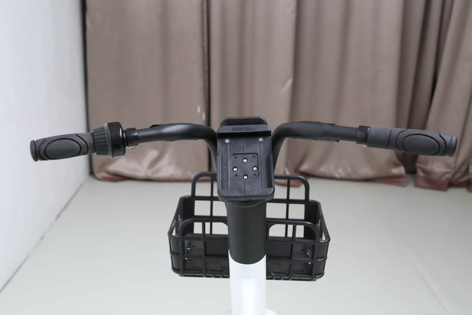 Secure phone mount for easy navigation