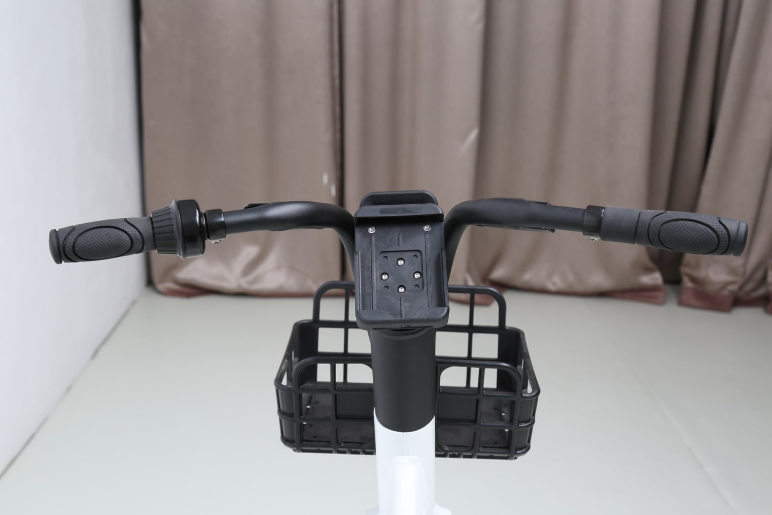 Secure phone mount for easy navigation