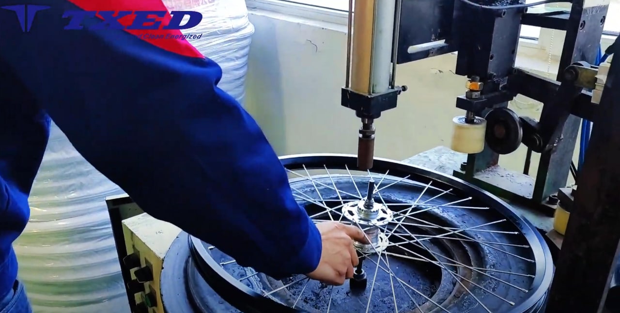 How do we assemble spoke wheels for sharing bikes?