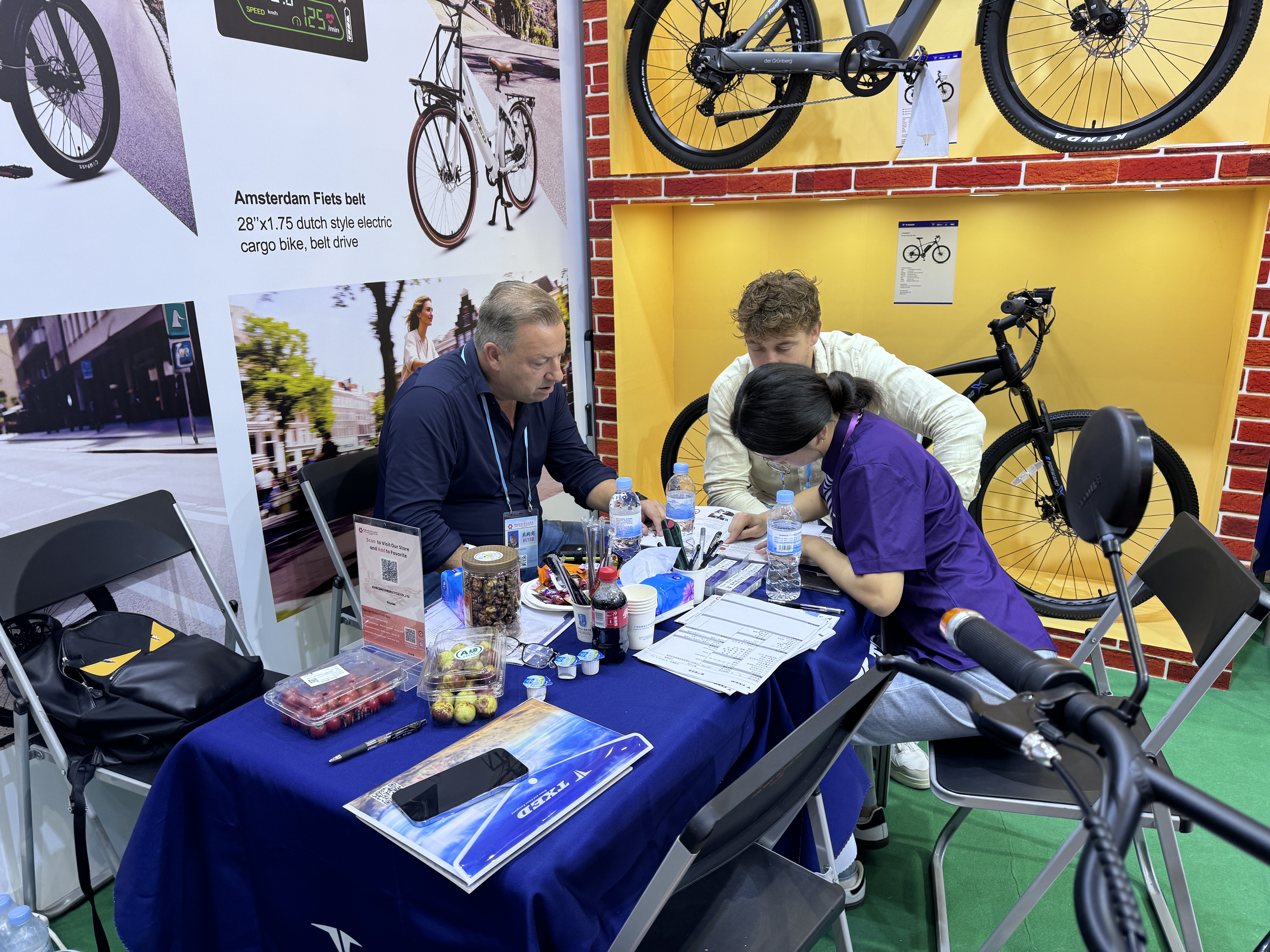 International buyers visiting the TXED booth at the Canton Fair